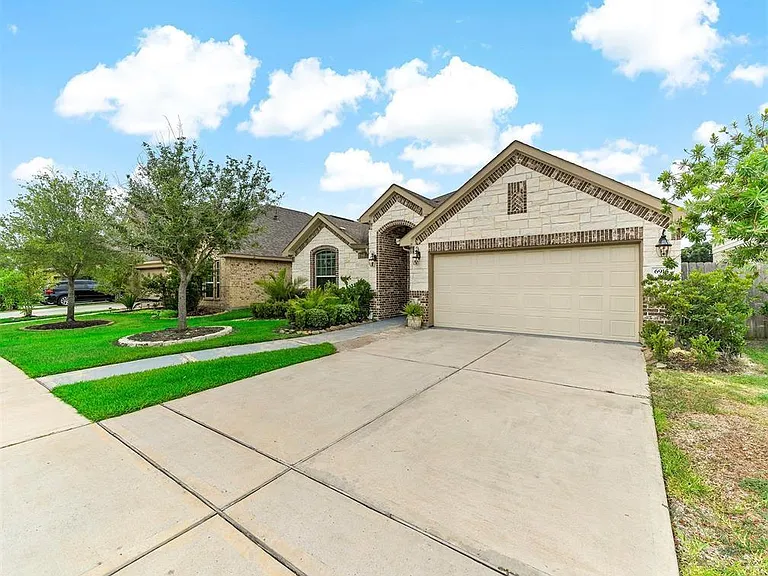 6915 Astrapia Bay Xing — Photo 2
