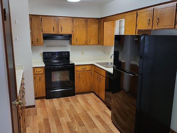 3rd image of 1395 Pinnacle Dr #B