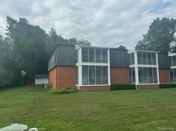 1467 E Krafft Rd #8, Fort Gratiot, MI 48059