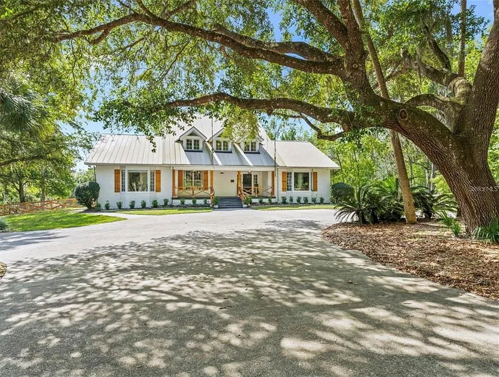 4 bed, 2.5 bath, 6360 sqft, $8,000 — Photo 2