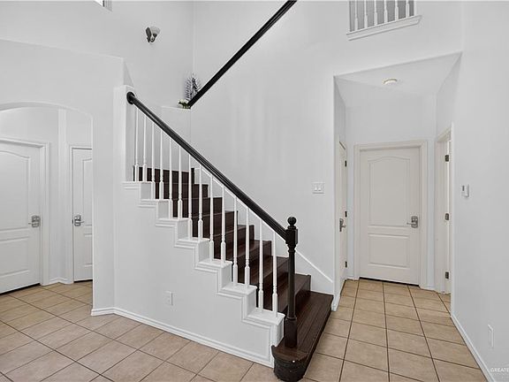 3rd image of 2501 Nicole Dr