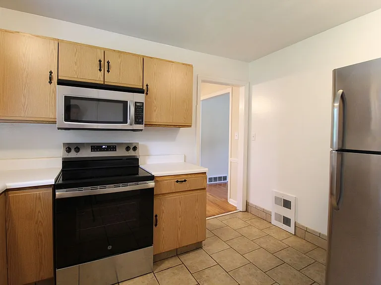 7109 Glenwood St — Photo 6