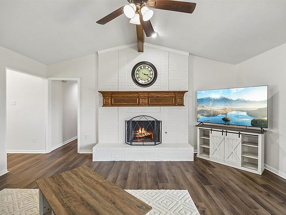 5th image of 1725 Mayflower Dr