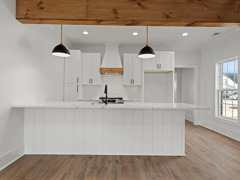 501 W Cheves St E — Photo 12