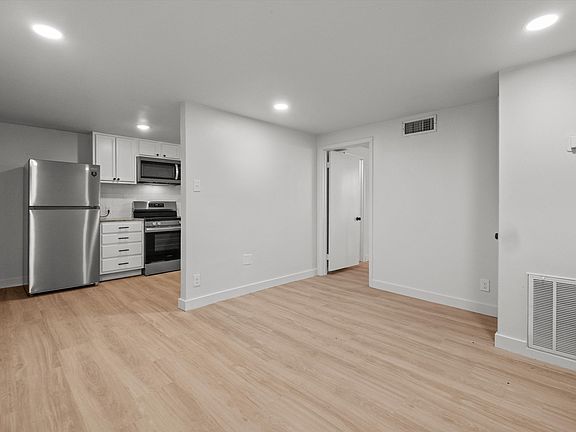5th image of 517 W Houston St #525
