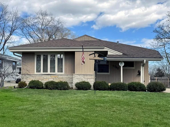 4702 N 118th STREET, Wauwatosa, WI 53225