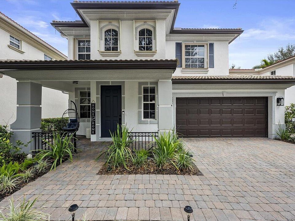 1st image of 627 Castle Drive