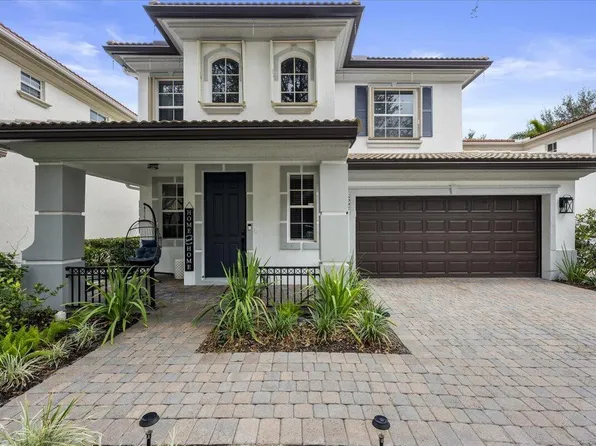 627 Castle Drive, Palm Beach Gardens, FL 33410