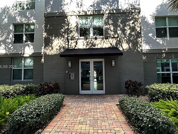 4th image of 2401 NE 65th St APT 606