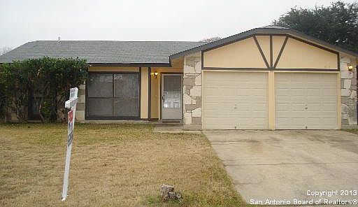 2nd image of 815 Thorndike Dr