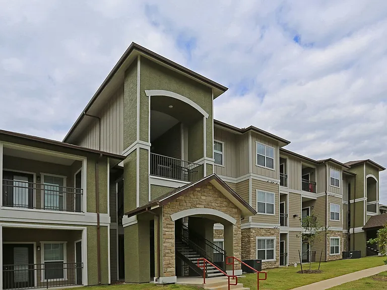 Paso Fino Apartment Homes — Photo 7