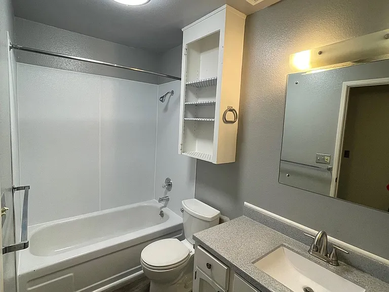 1004 E South St #6 — Photo 27