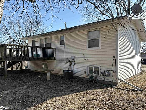 5th image of 905 W Tyler Ave
