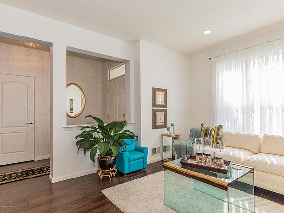 3rd image of 42 Goldensprings Dr