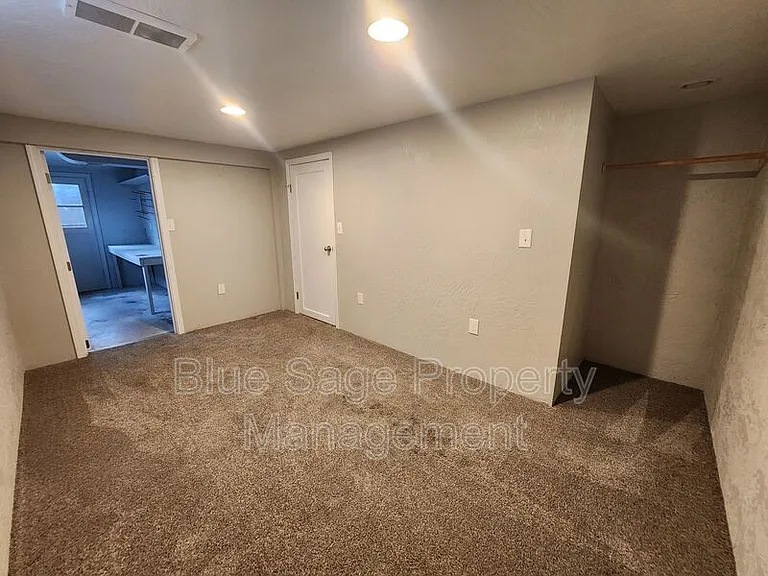 812 W 13th St — Photo 16