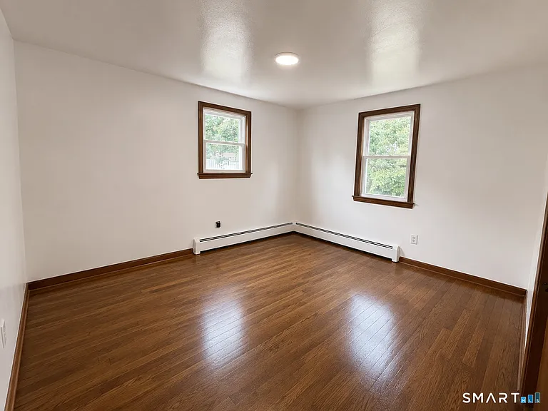 98 Hartley Dr — Photo 9
