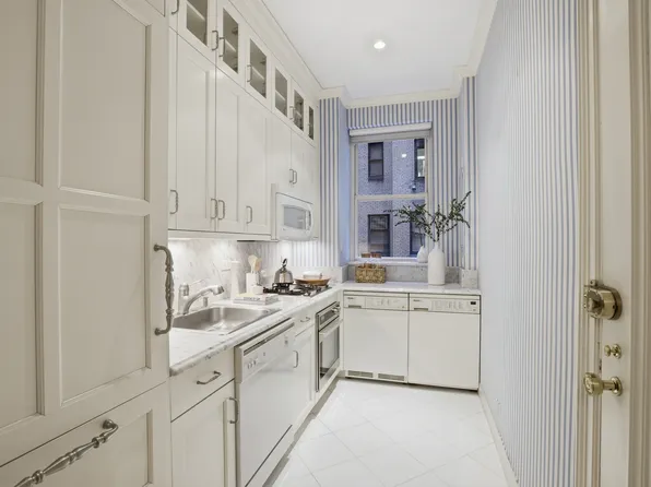 480 Park Avenue image 8 of 16