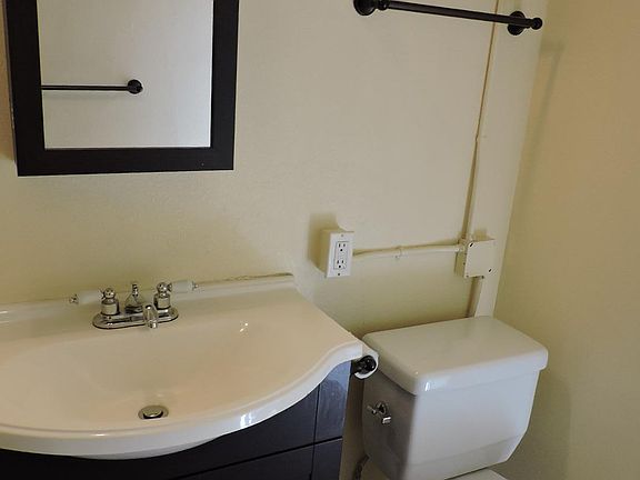 3rd image of 1233 E St APT 1