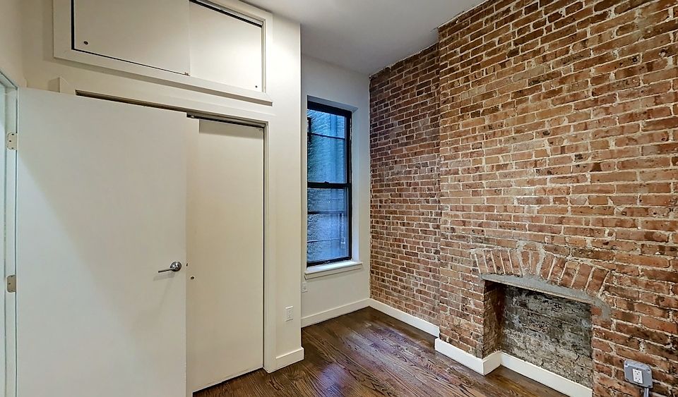 2nd image of 154 Adelphi St #7A