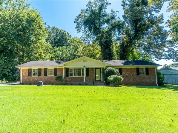 2504 Glen Burnie Dr, Greensboro, NC 27406