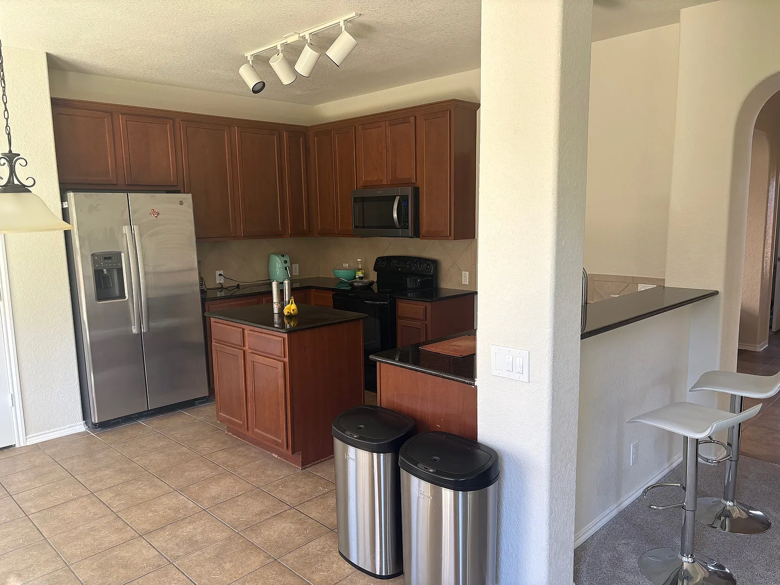 10410 Elizabeth Ct — Photo 3