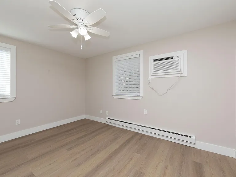 Laura Lane Apartments — Photo 43