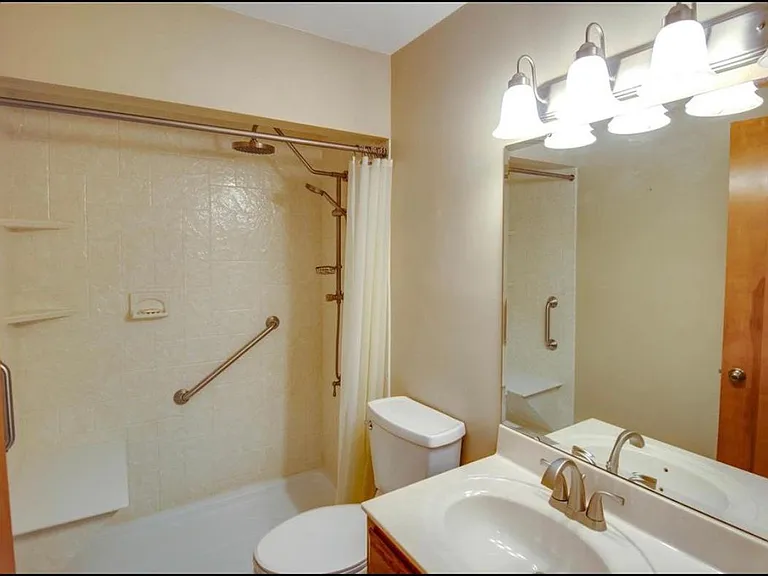 Tulip Ct — Photo 9