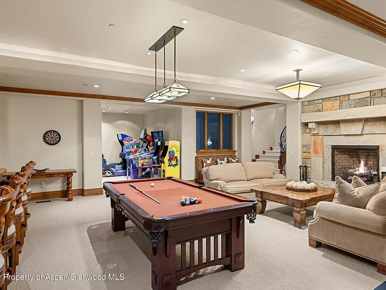 691 Pfister Dr — Photo 33
