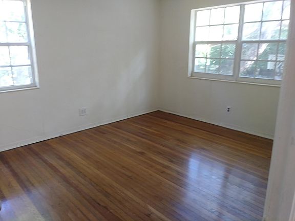 4th image of 645 NE 72nd St
