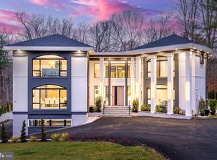 893 Georgetown Ridge Ct, McLean, VA 22102