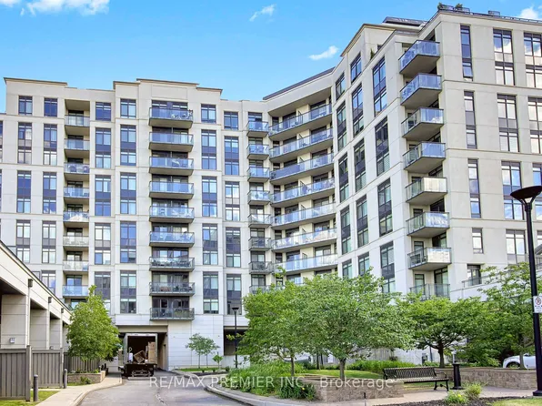 24 Woodstream Blvd #604, Vaughan, ON L4L 8C4