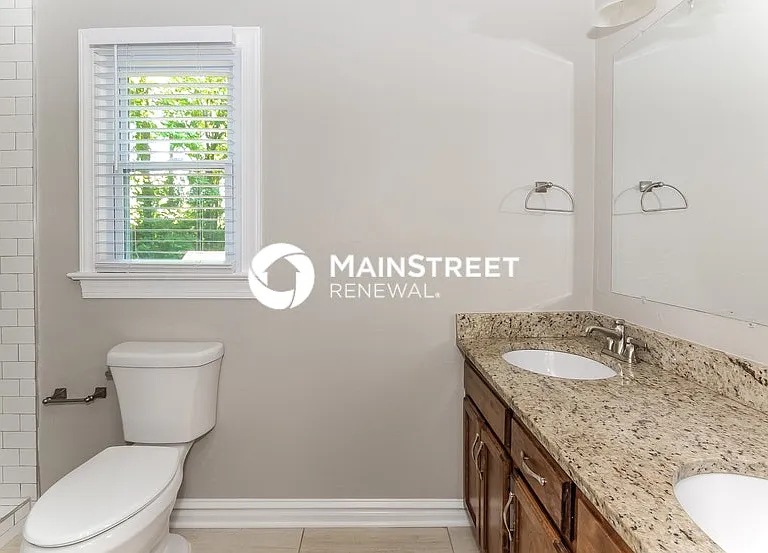 8902 Hunters Pointe Dr — Photo 16