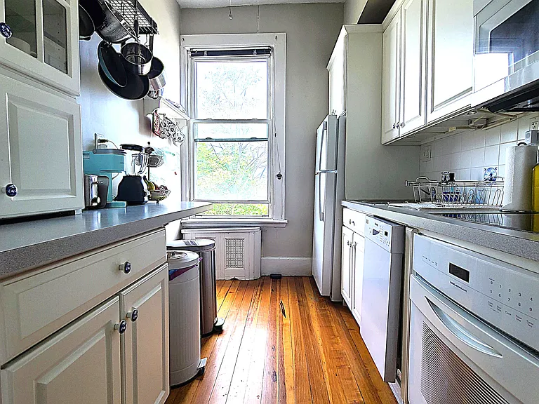 554 E 4th St #3 — Photo 7