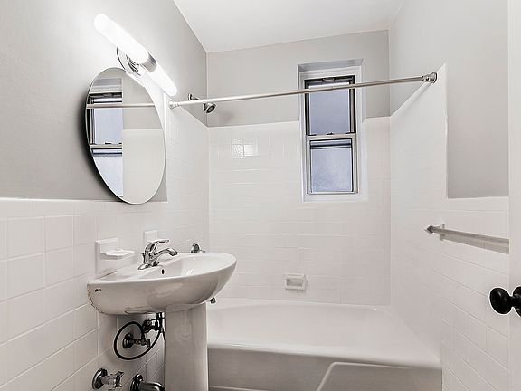 5th image of 91 Van Cortlandt Ave W APT 2D
