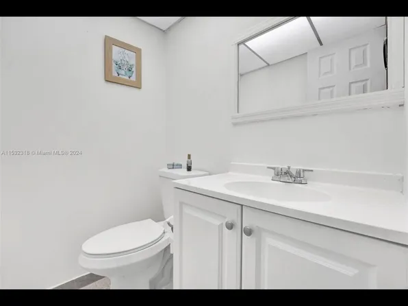 20 NW 87th Ave APT A223, Miami, FL 33172
