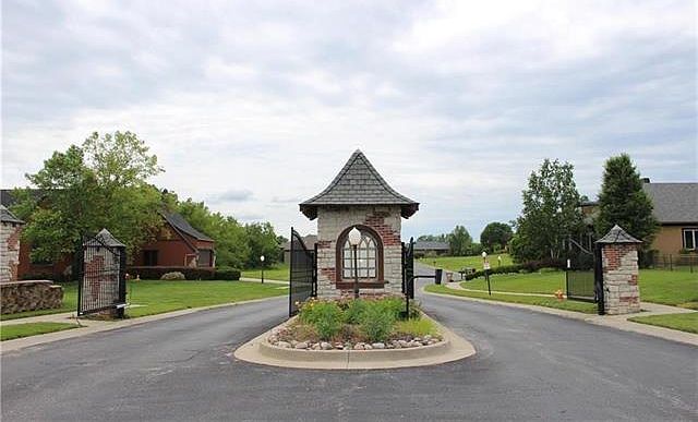 2nd image of 2112 Chateau Pl