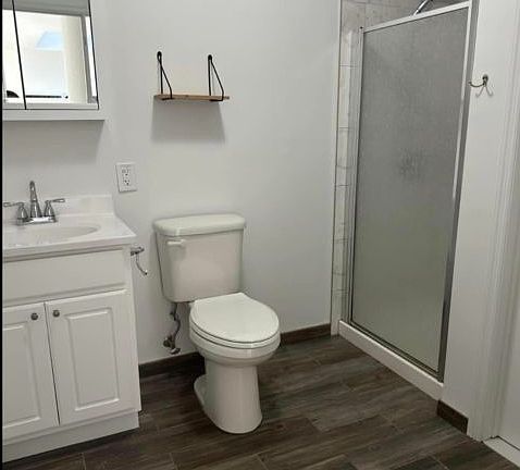 4th image of 39 Raymond Ave