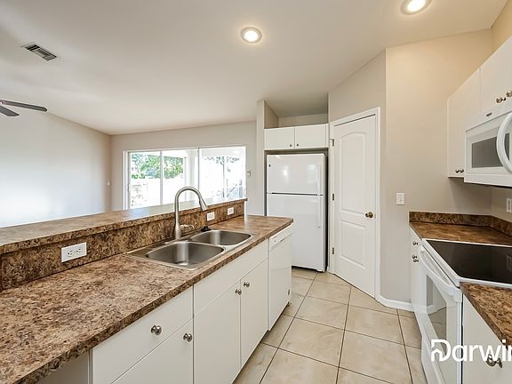 4th image of 504 SW 28th Ter