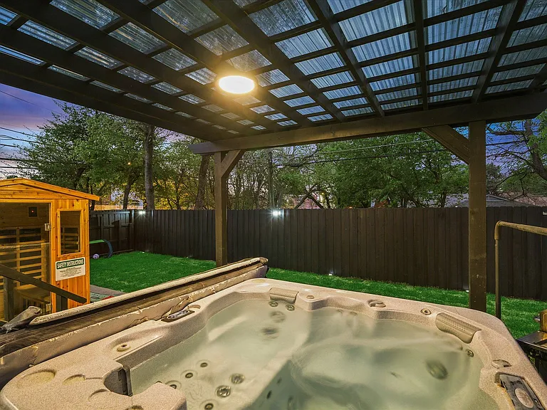 8005 Woodhue Rd — Photo 17