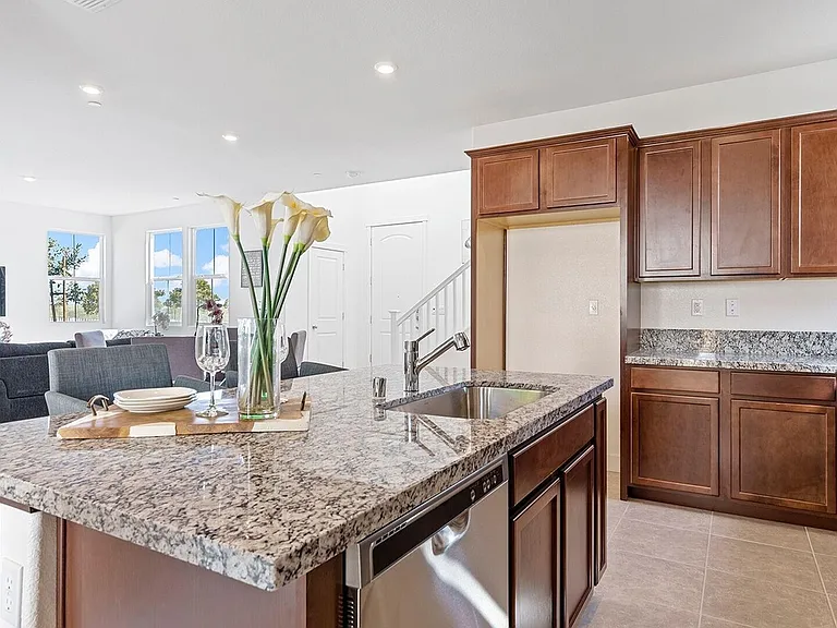 267 E Central Pkwy — Photo 14