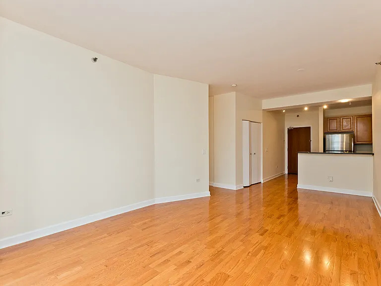 1322 S Prairie Ave #609 — Photo 3