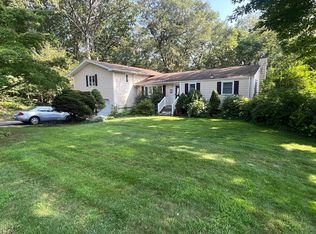 10 Greenwood Ln, Shelton, CT 06484