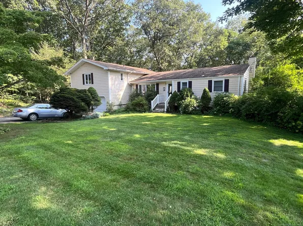 10 Greenwood Lane, Shelton, CT 06484