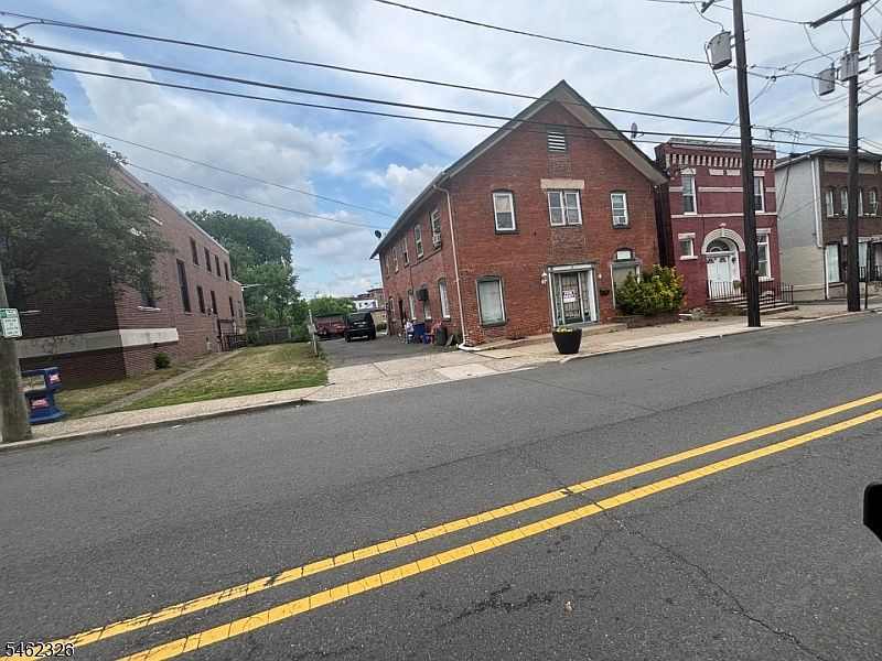 2nd image of 18 Mountain Ave