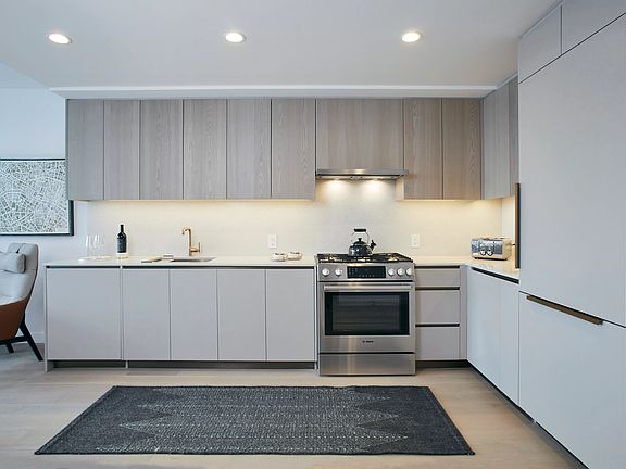 2nd image of 3 Court Sq #1707