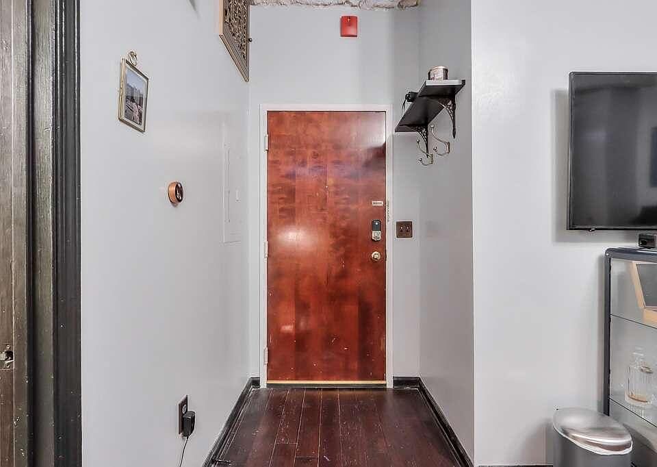 1st image of 32 Peachtree St NW APT 602