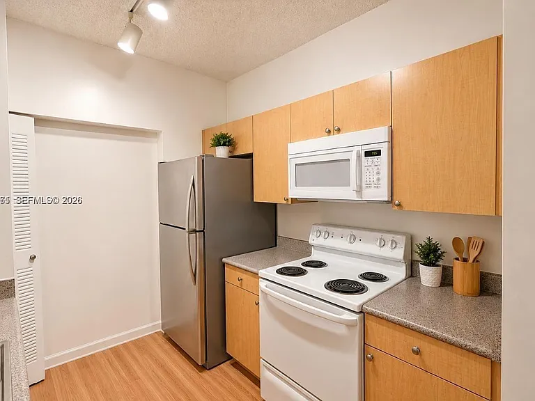 1919 Van Buren St #115A — Photo 5