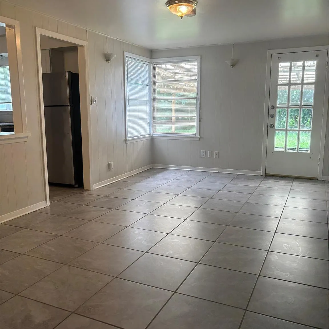 3 bed, 1.5 bath, 1590 sqft, $2,200 — Photo 4