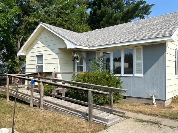 1207 1st St E, Park Rapids, MN 56470