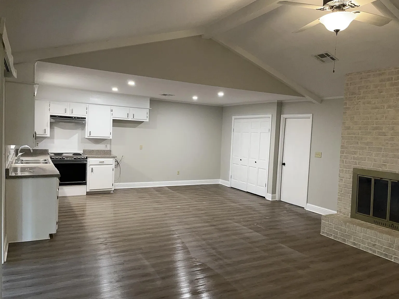 3 bed, 1700 sqft, $1,800 — Photo 2
